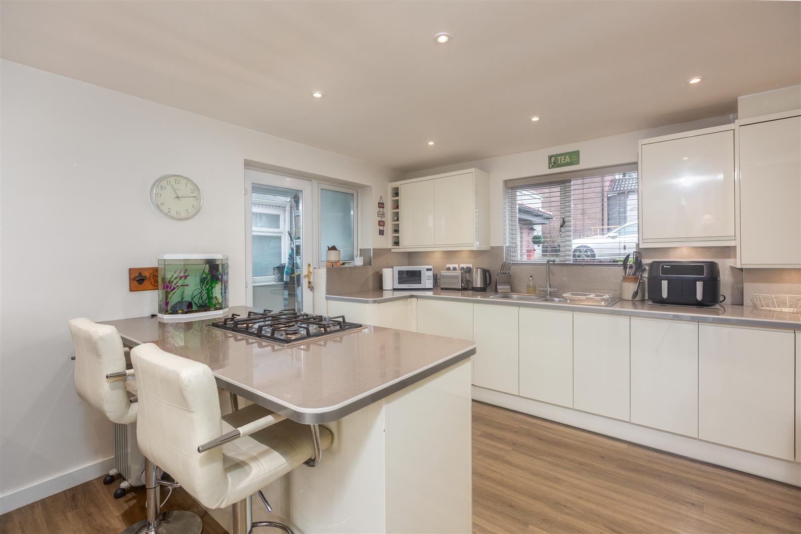 Heol Treffynnon, Parc Gwernfadog, Swansea, SA6 6SE